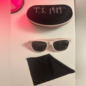 Taylor Swift sunglasses kit